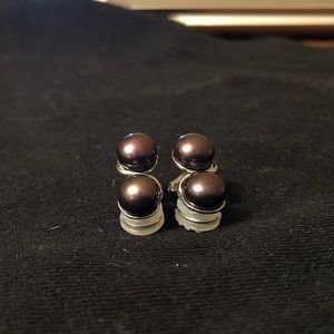 Clip on pearl earrings NEED GONE